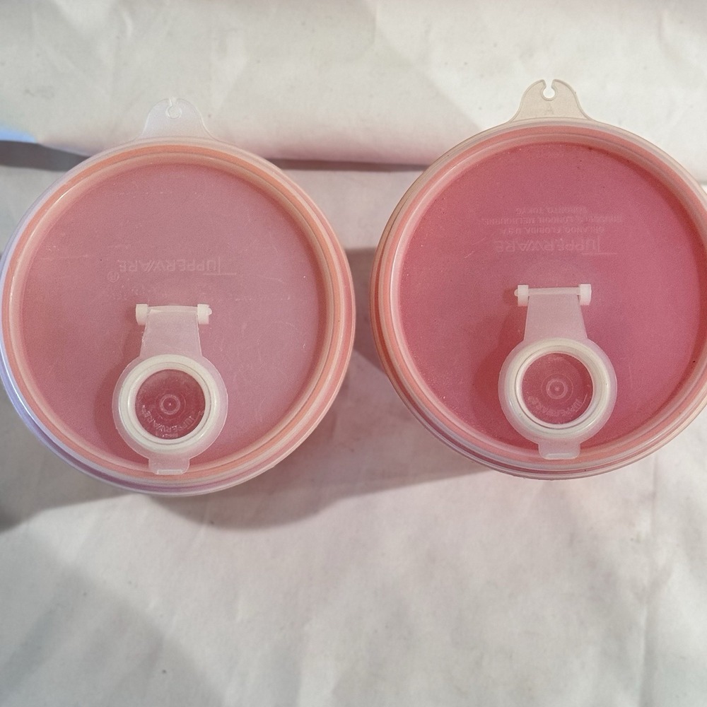 2 Vintage Tupperware Handolier 32 oz Orange Pitchers #321 Sheer Fliptop Lid - Picture 2 of 11